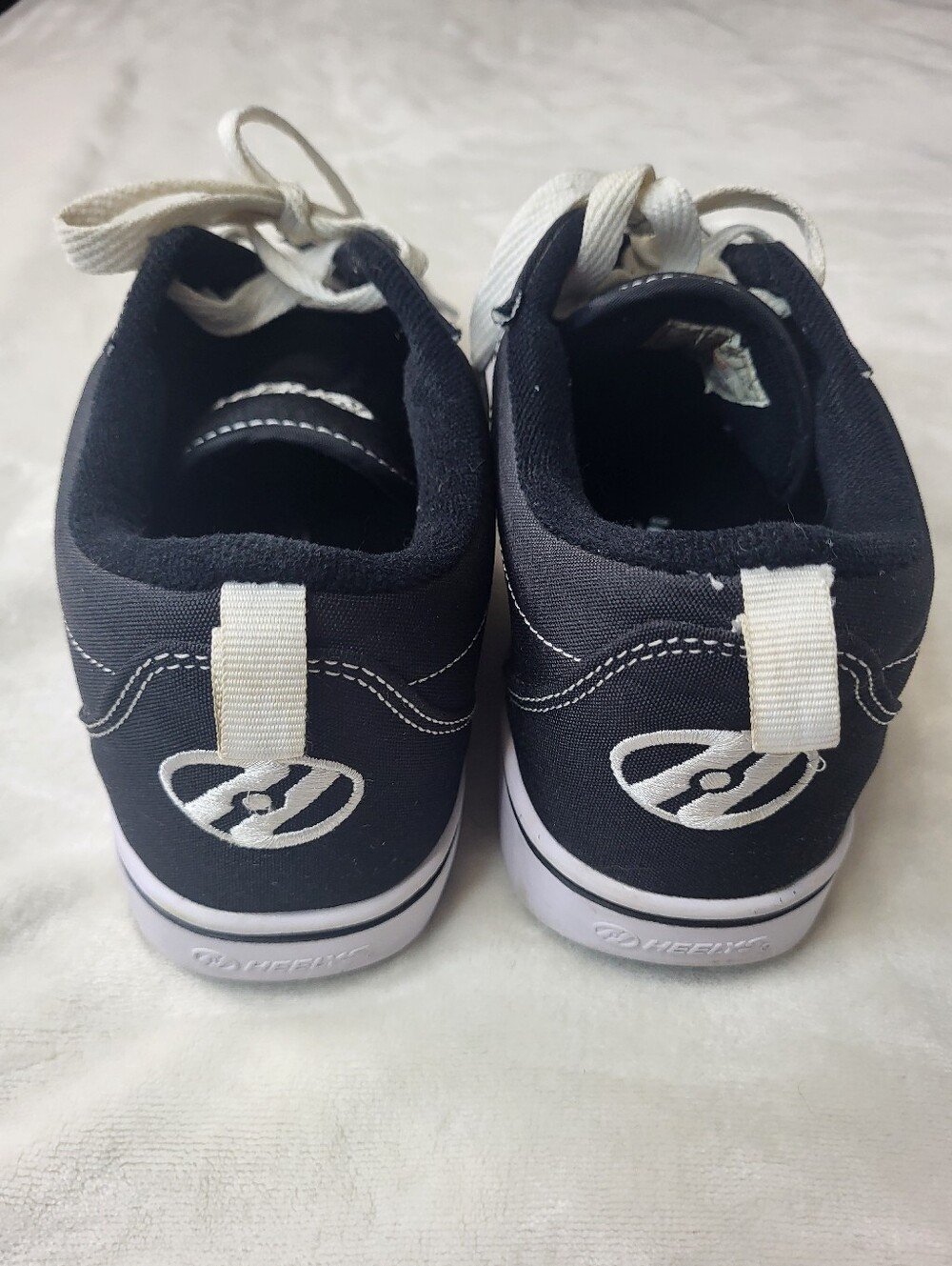 Heelys Men's Black Canvas Skate Shoes with White Laces - Picture 6 of 12